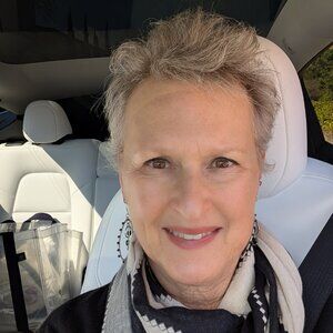 Meet your Posher, Laurie